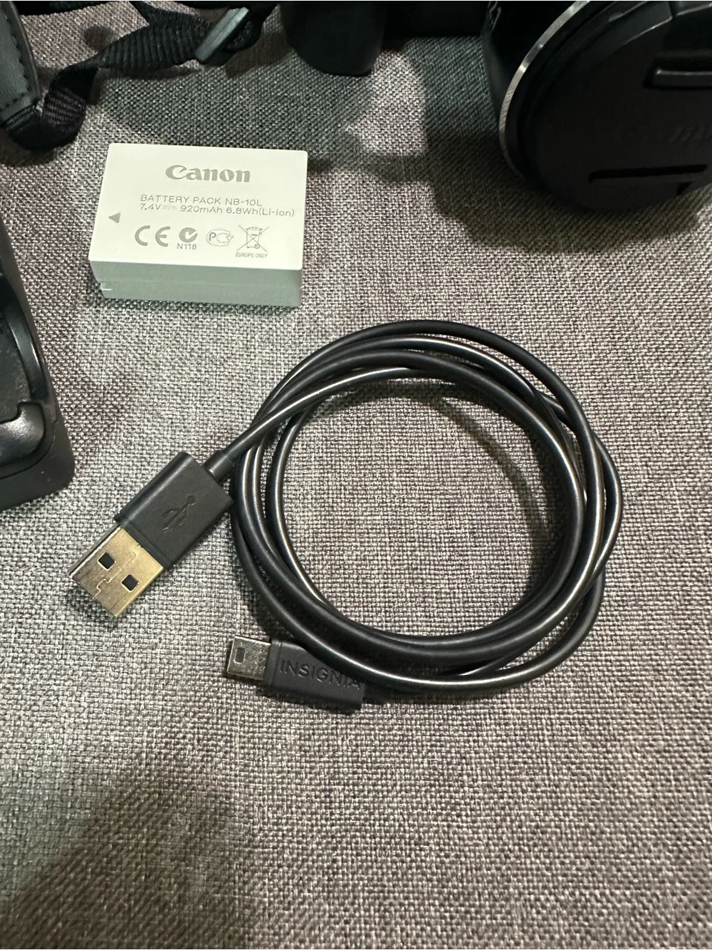 Like new Canon Black PowerShot SX50 HS Camera with Charger, Battery, & USB Cable